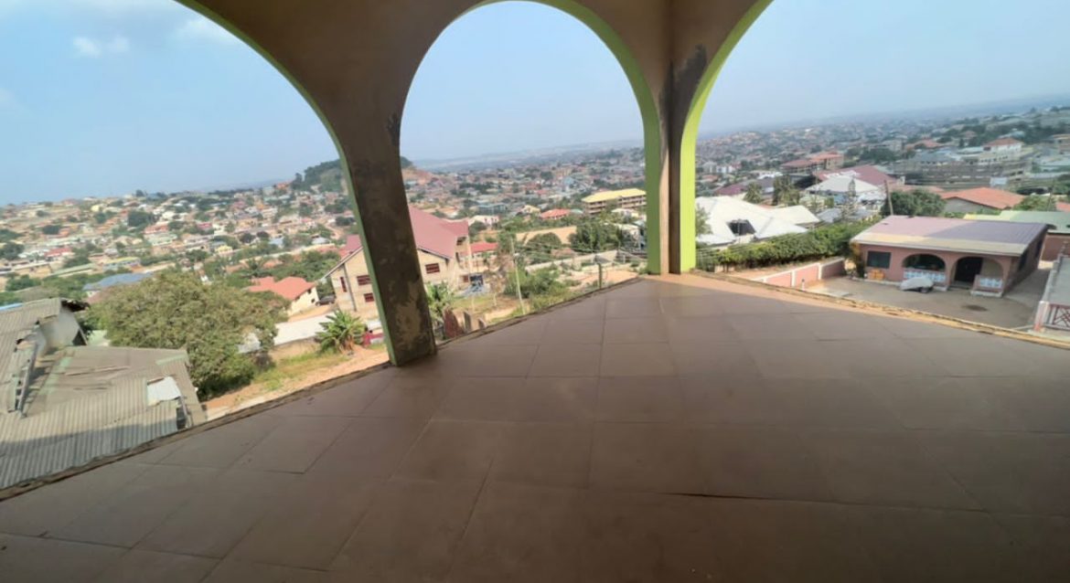 10 Bedroom House For Sale at Kwabenya Hills