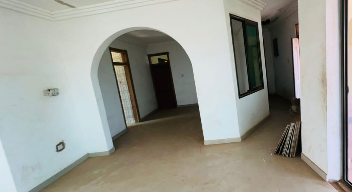 10 Bedroom House For Sale at Kwabenya Hills