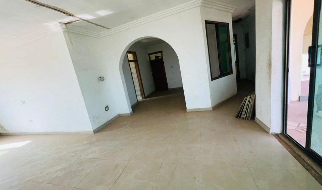 10 Bedroom House For Sale at Kwabenya Hills