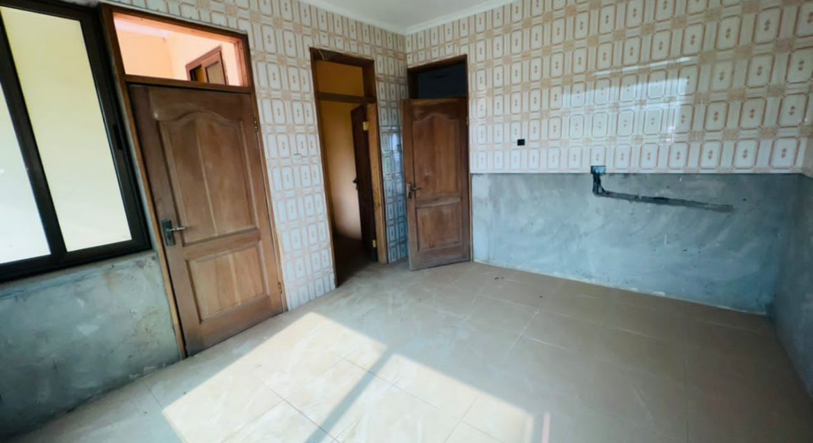 10 Bedroom House For Sale at Kwabenya Hills