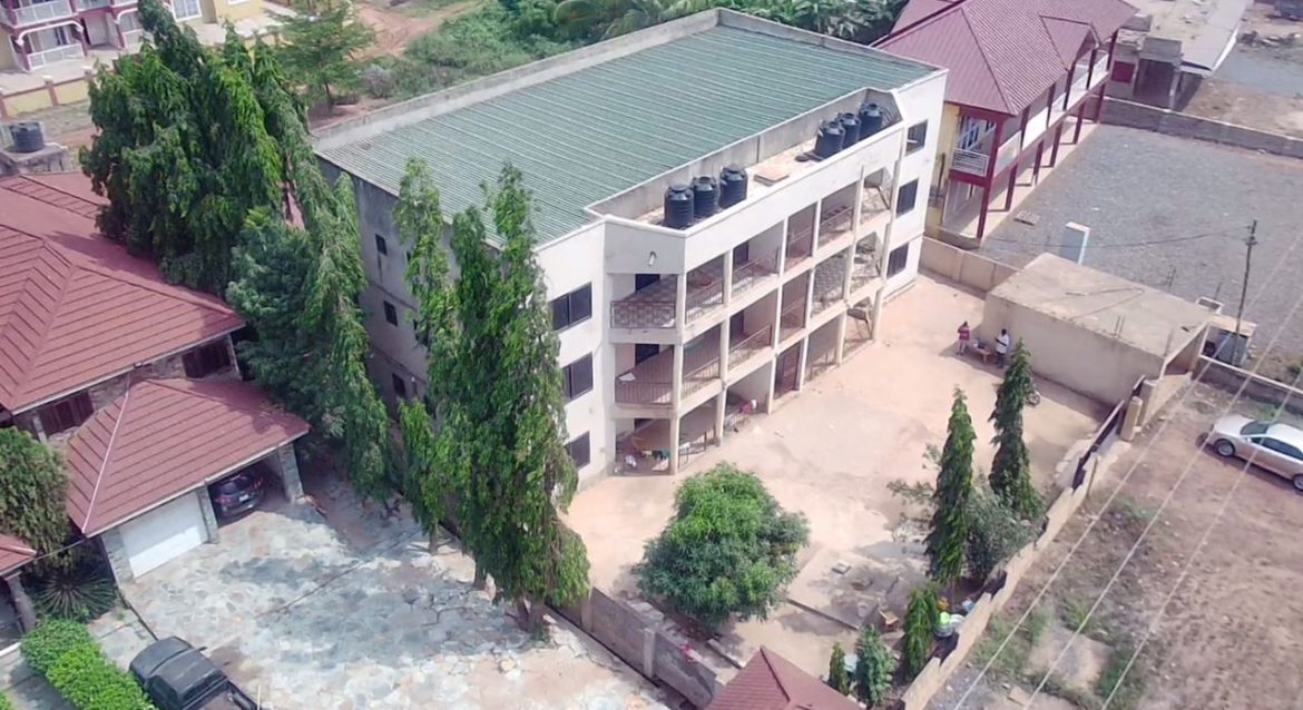 2- STOREY APARTMENT BUILDING FOR SALE