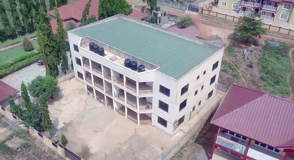 2- STOREY APARTMENT BUILDING FOR SALE