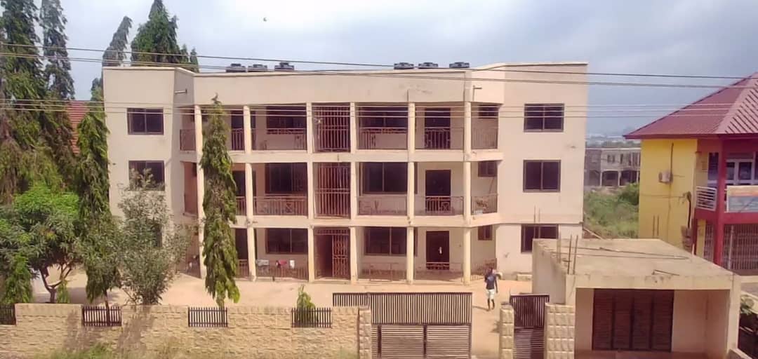 2- STOREY APARTMENT BUILDING FOR SALE