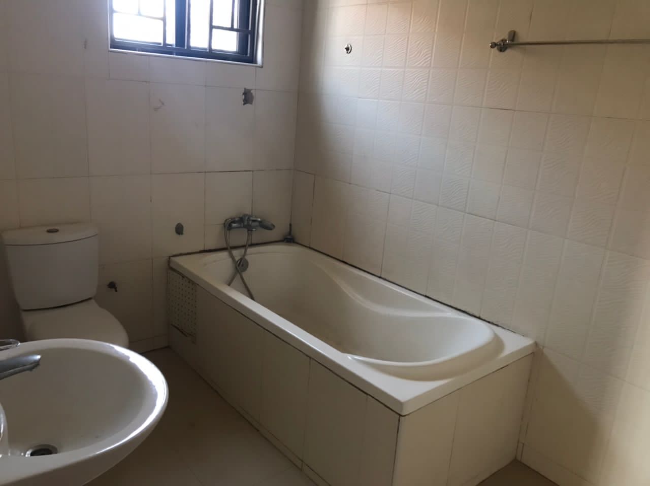 4 BEDROOM HOUSE FOR SALE (DEVTRACO)