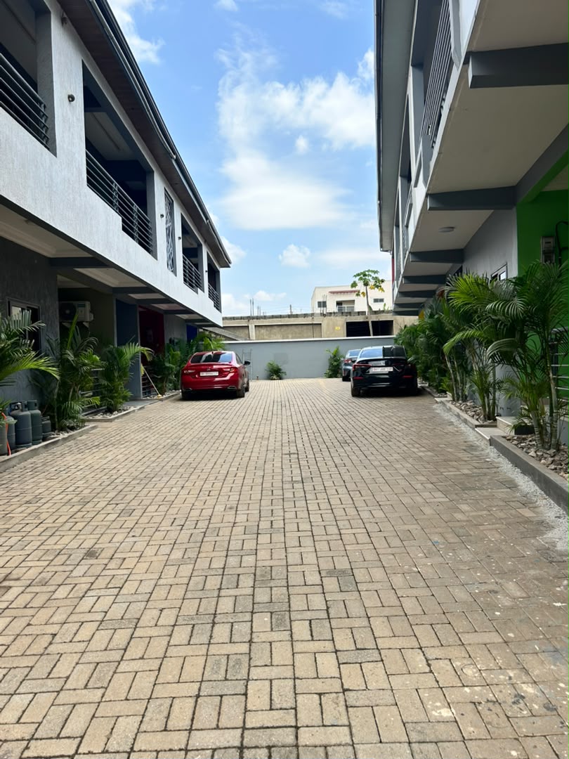 18 UNIT RESIDENTIAL APARTMENT
