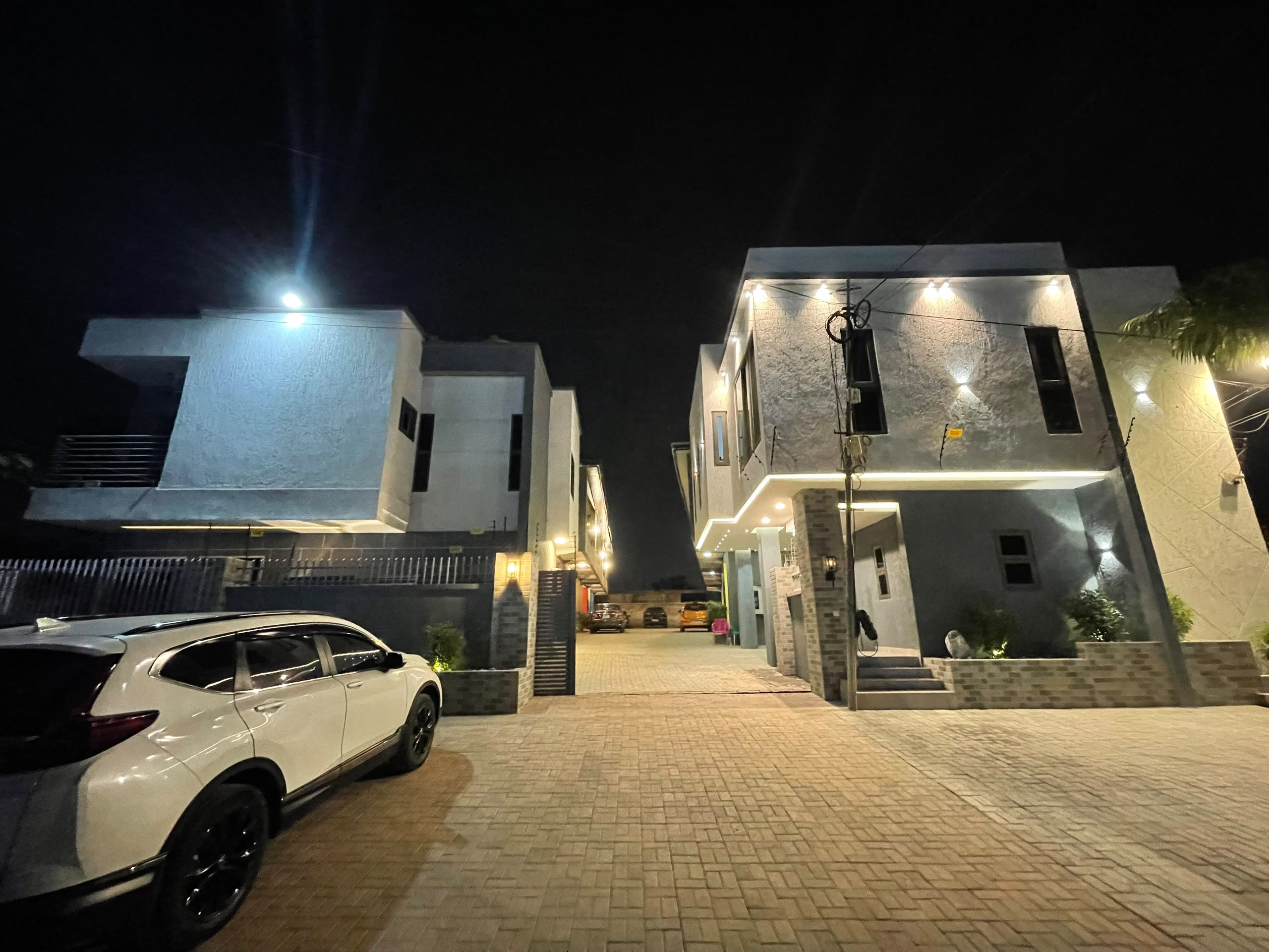 18 UNIT RESIDENTIAL APARTMENT