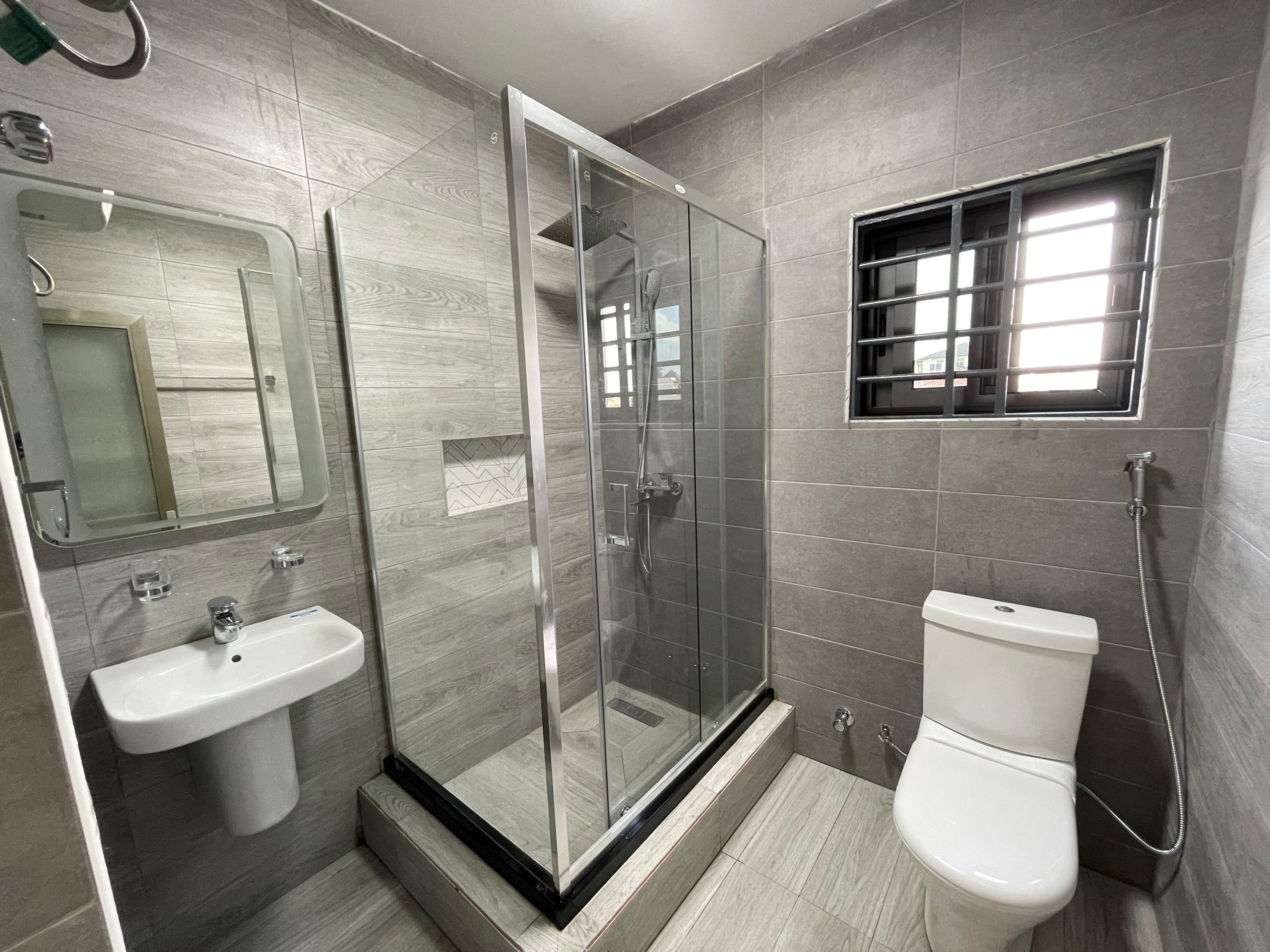 18 UNIT RESIDENTIAL APARTMENT
