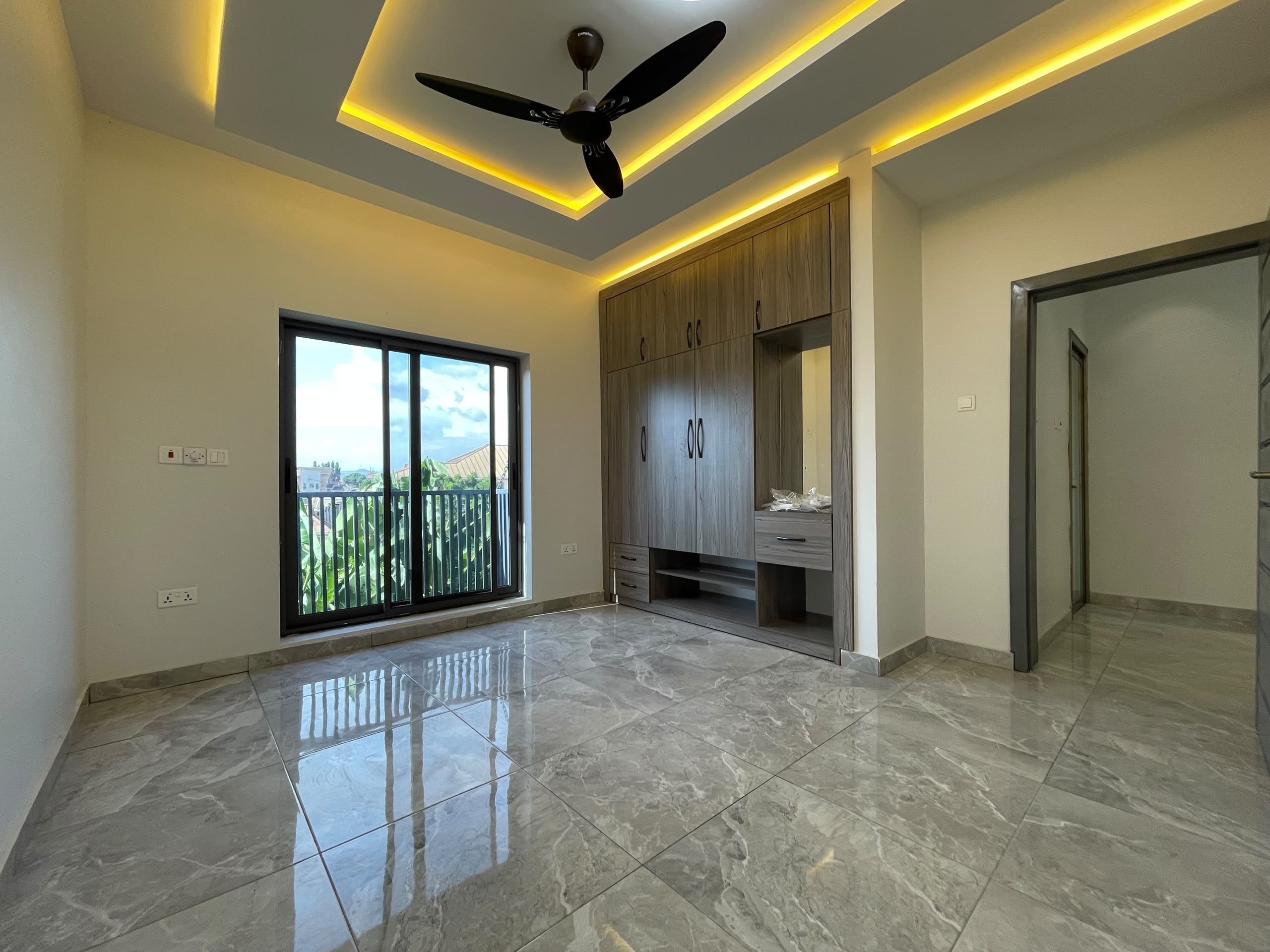 18 UNIT RESIDENTIAL APARTMENT