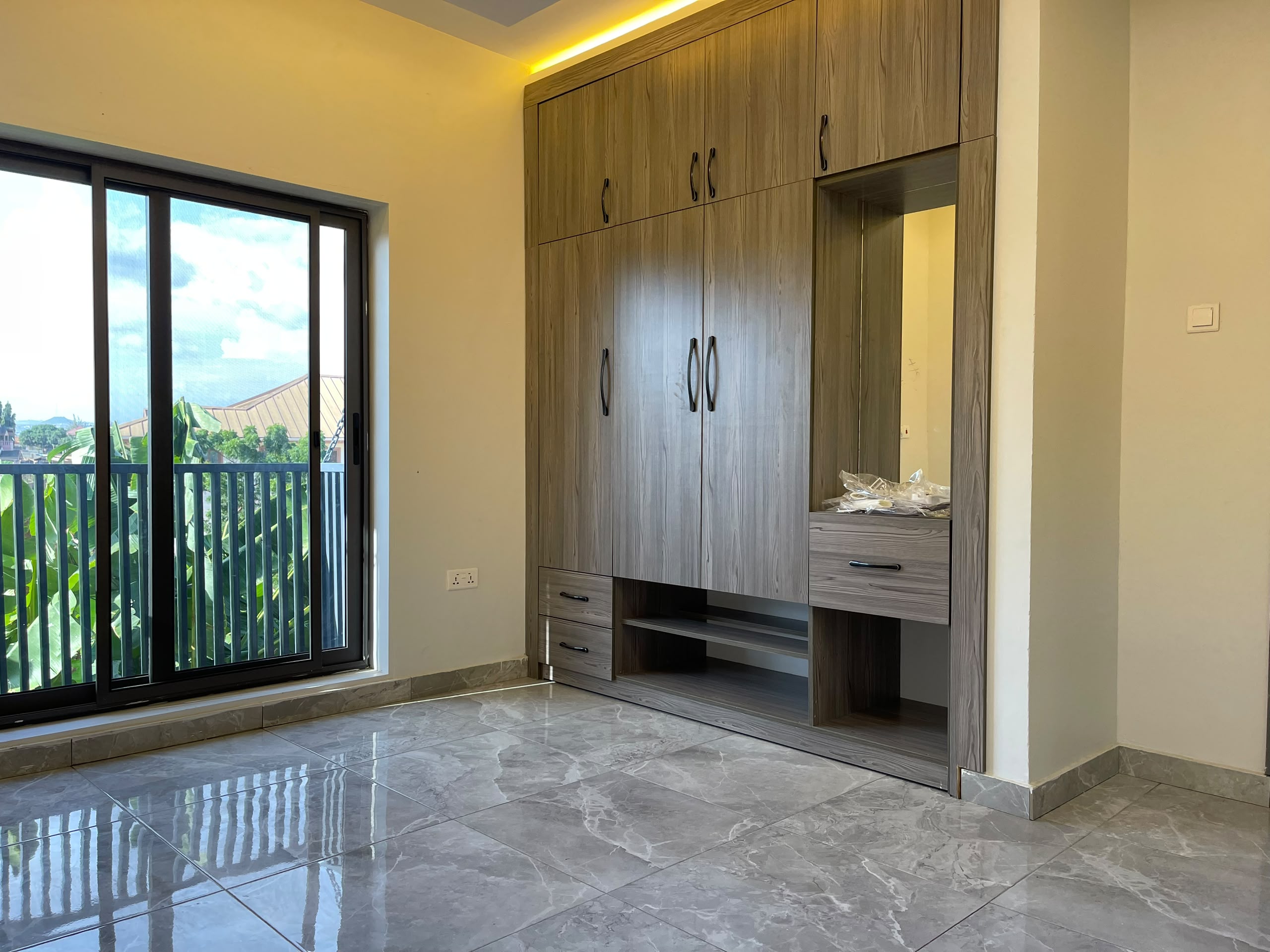 18 UNIT RESIDENTIAL APARTMENT
